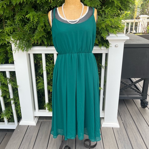 Torrid; Midi Chiffon Pleated Dress; Emerald Green Color; Mint Condition; 2XL - Picture 1 of 9